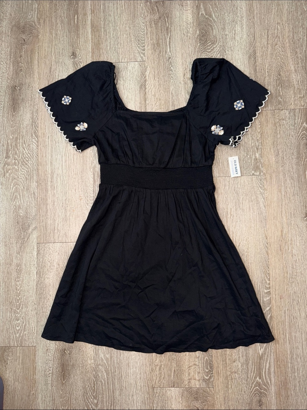 Old Navy Black Puff Sleeve Dress Embroidered Flowers square neckline medium